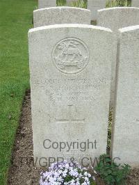 Bethune Town Cemetery - Humphreys, Dudley Francis